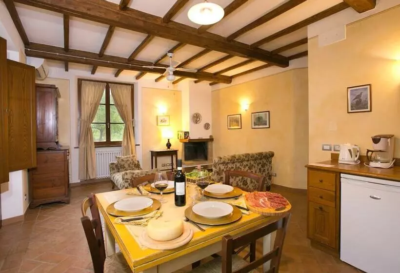 Nice Apartment In Lucignano With Shared Pool