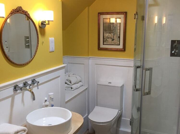 펜션 Churchill Guest House