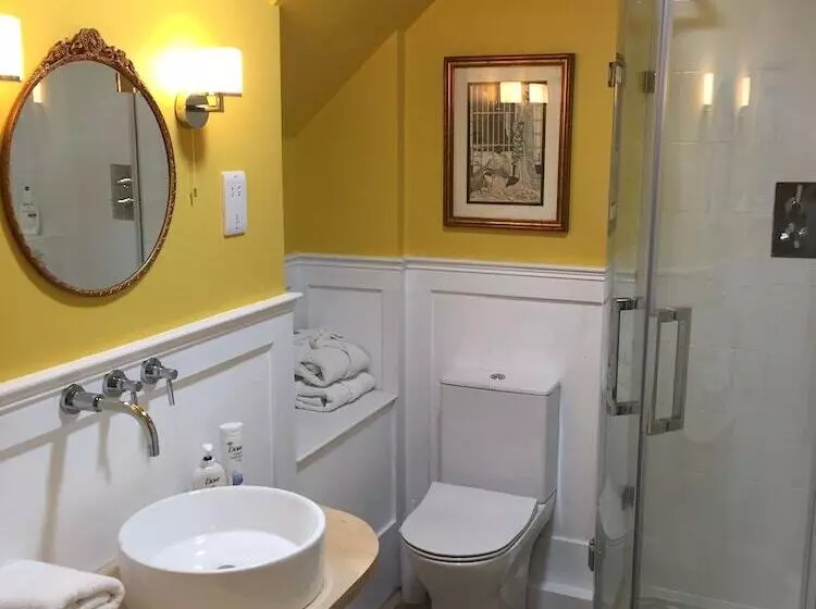 ペンション Churchill Guest House