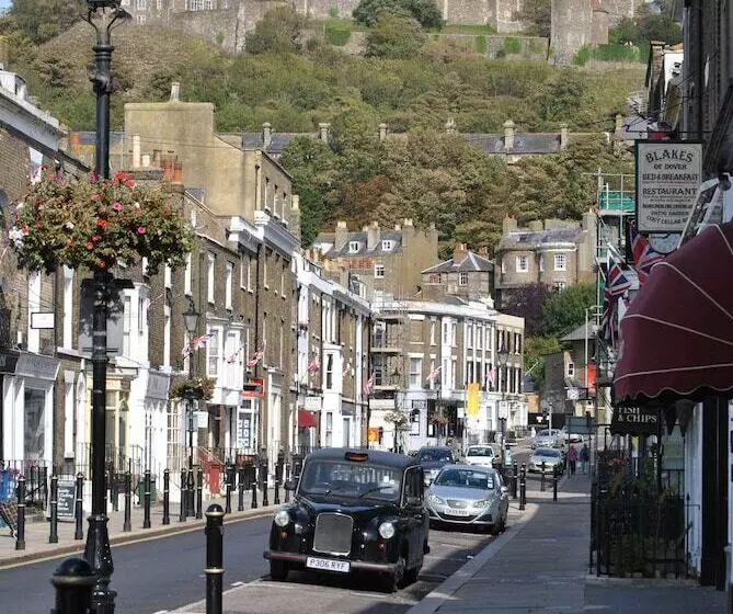 ペンション Churchill Guest House