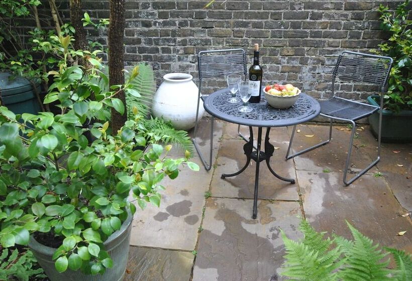 펜션 Churchill Guest House