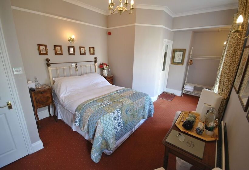 펜션 Churchill Guest House