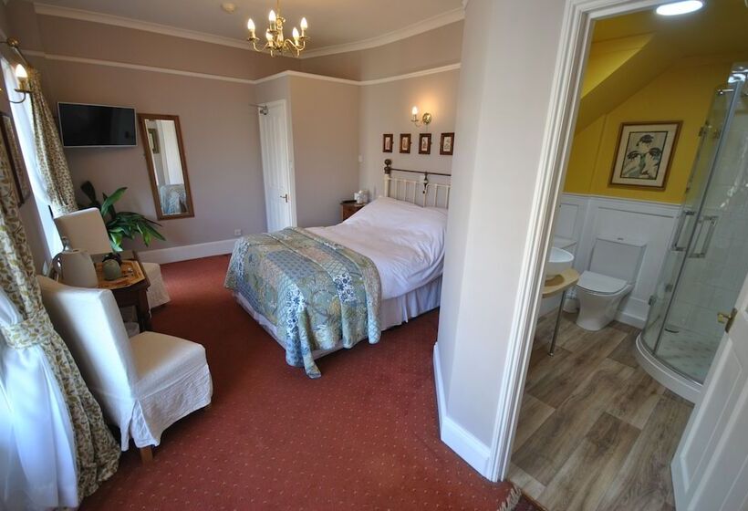 بنسيون Churchill Guest House