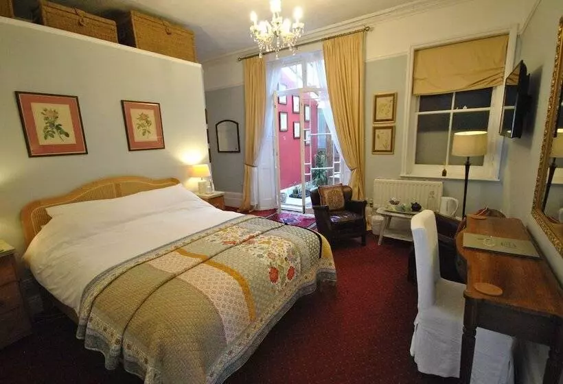 ペンション Churchill Guest House