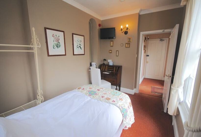 بنسيون Churchill Guest House