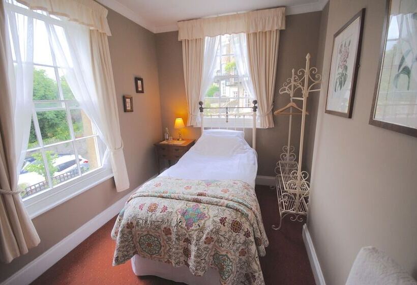 펜션 Churchill Guest House