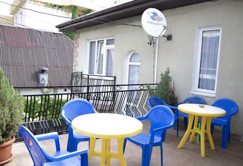 بنسيون Dzhuv   House