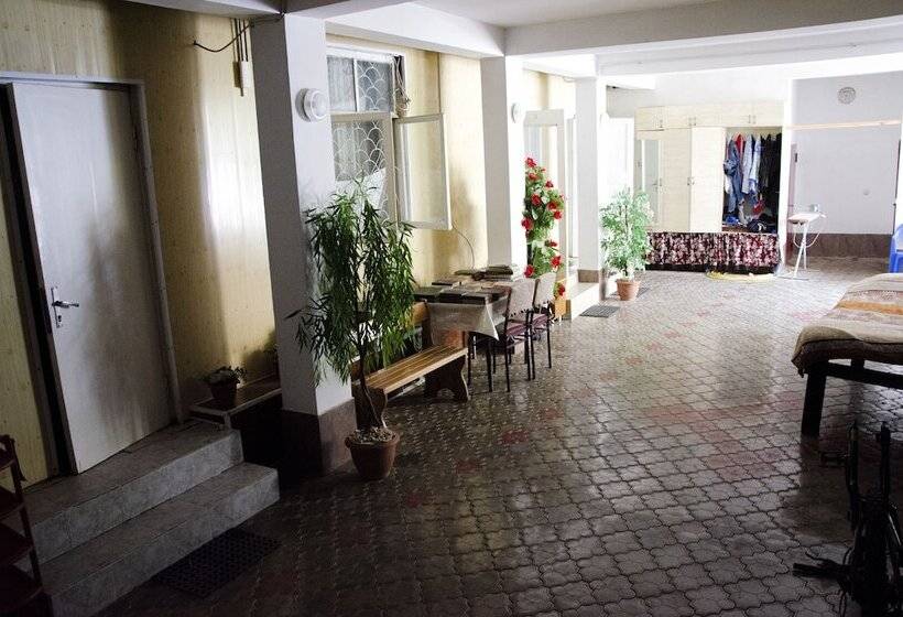 بنسيون Dzhuv   House