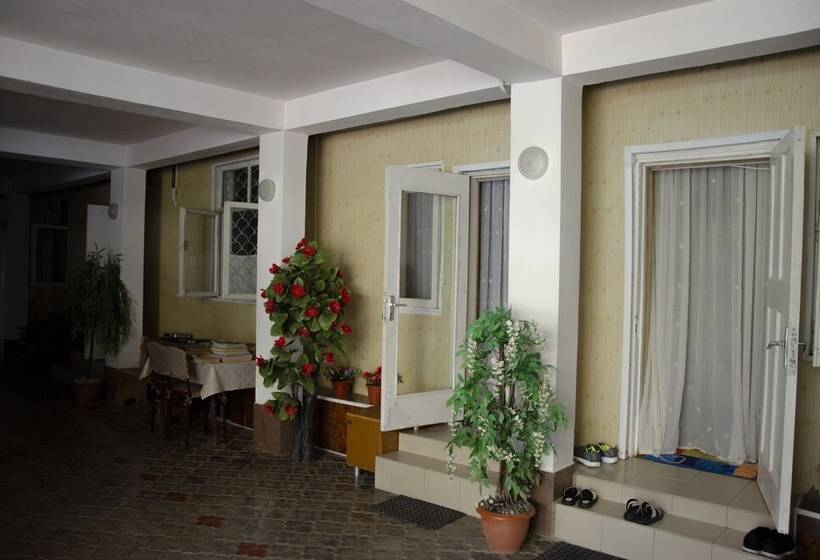 بنسيون Dzhuv   House