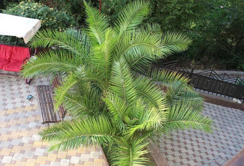 بنسيون Guest House Villa Nadezhda