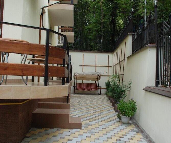 بنسيون Guest House Villa Nadezhda