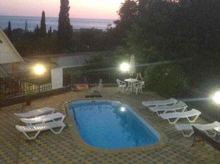 بنسيون Guest House Villa Nadezhda