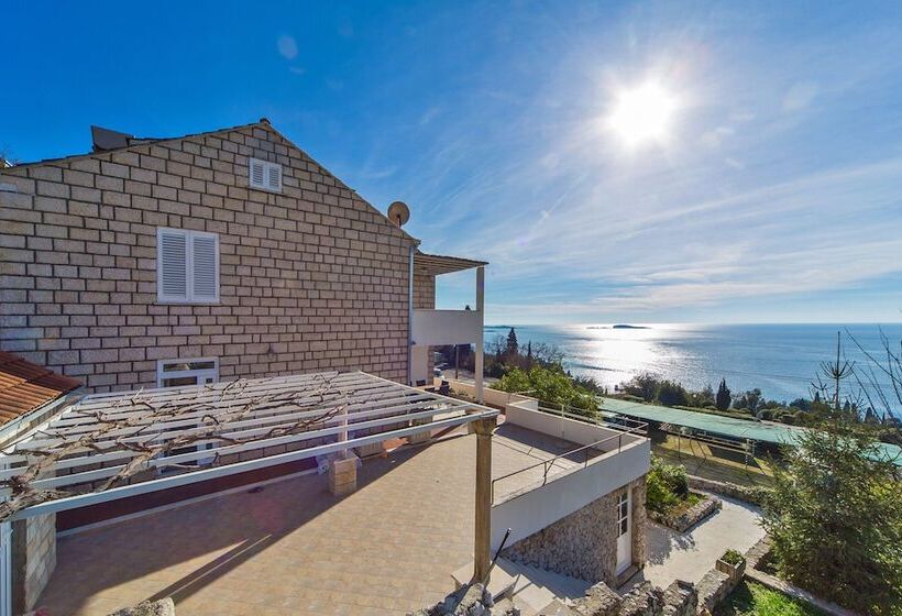 Пансион Apartment Residence Narona