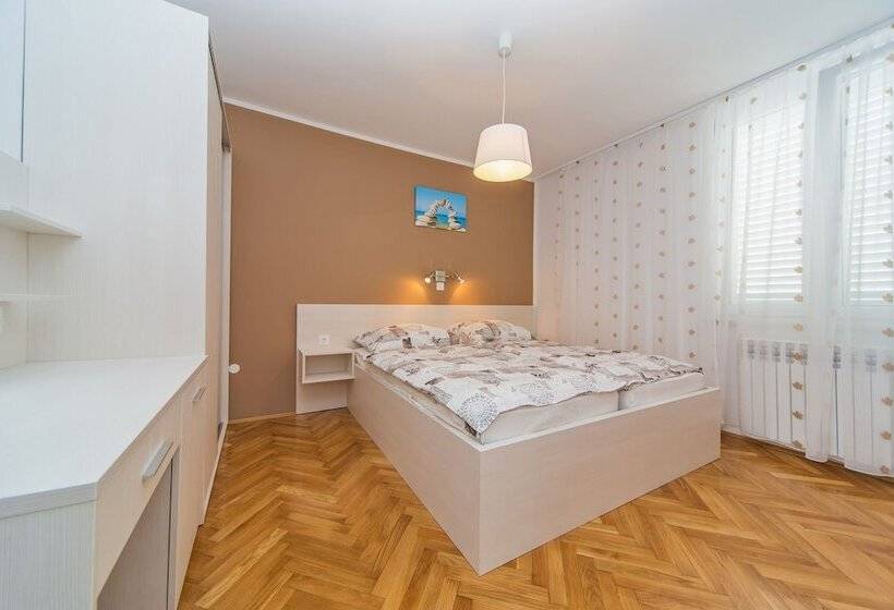 Пансион Apartment Residence Narona