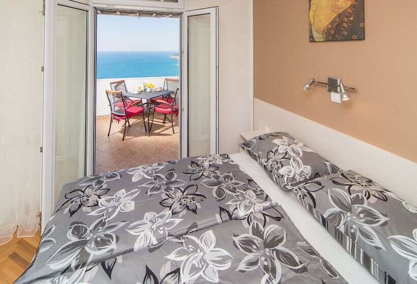 Пансион Apartment Residence Narona