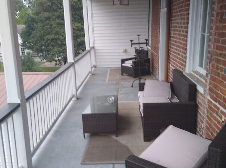 The Pillars In Natchez B&b