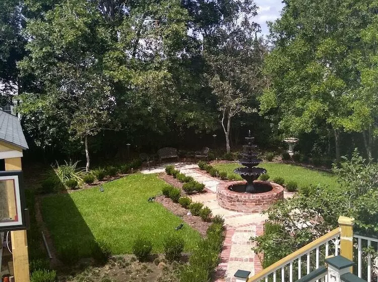 The Pillars In Natchez B&b