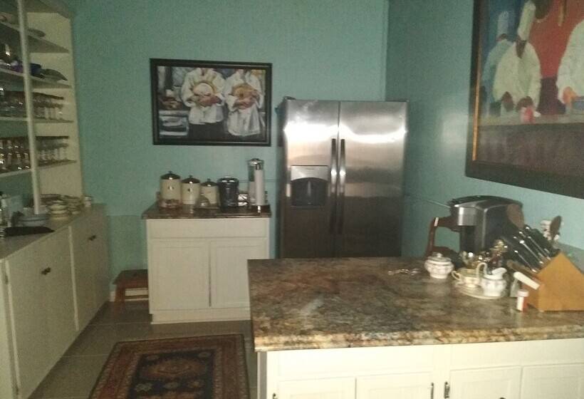 The Pillars In Natchez B&b