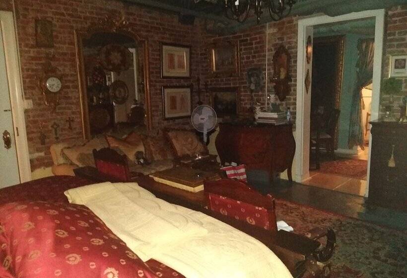 The Pillars In Natchez B&b