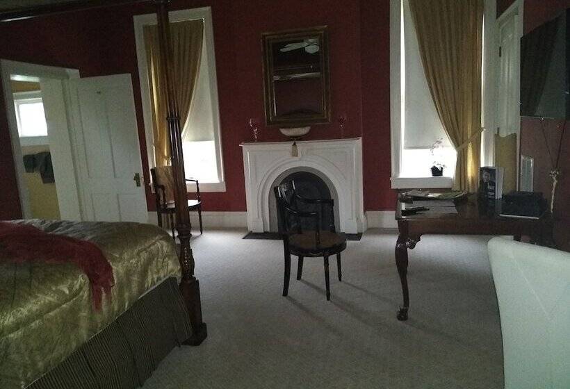 The Pillars In Natchez B&b