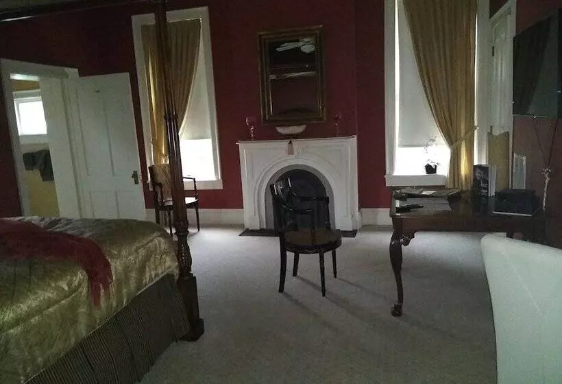 The Pillars In Natchez B&b