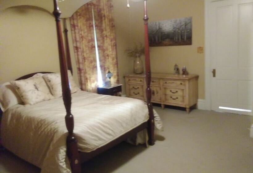 The Pillars In Natchez B&b