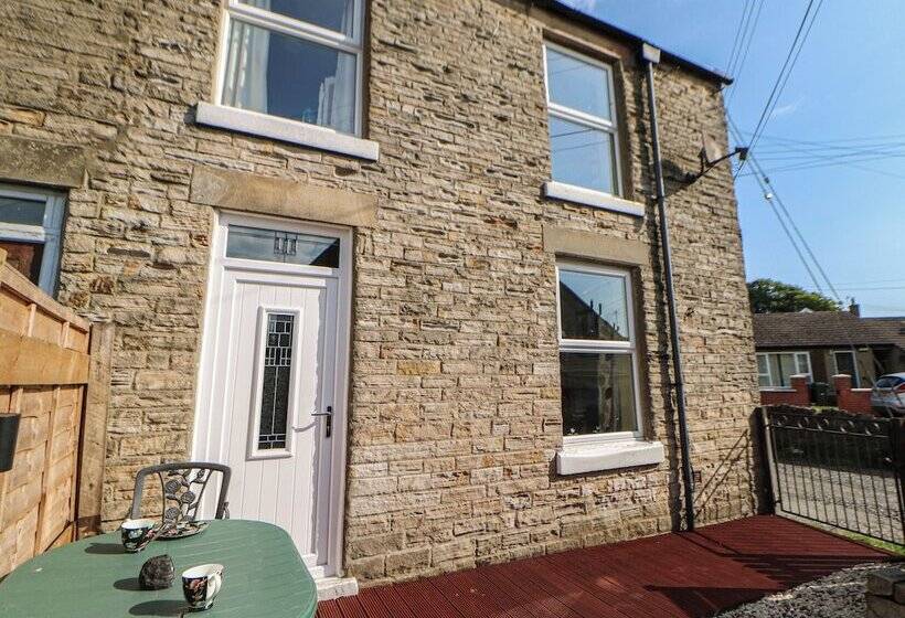 1 Victoria Cottages