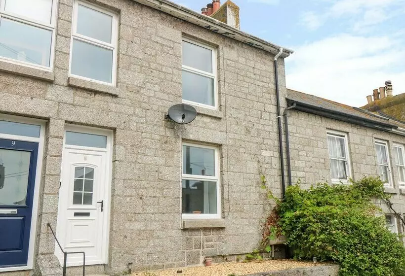 Alice Cottage