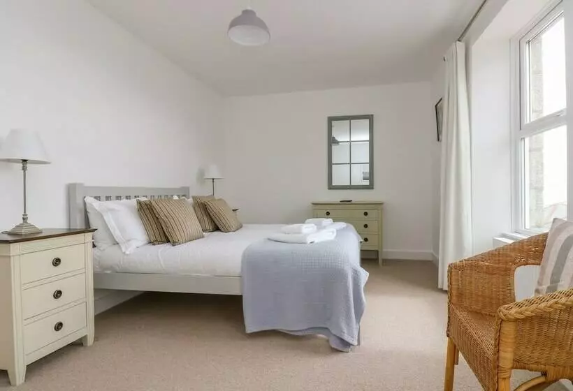 Alice Cottage