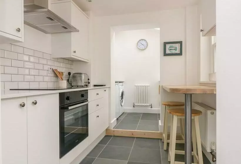 Alice Cottage