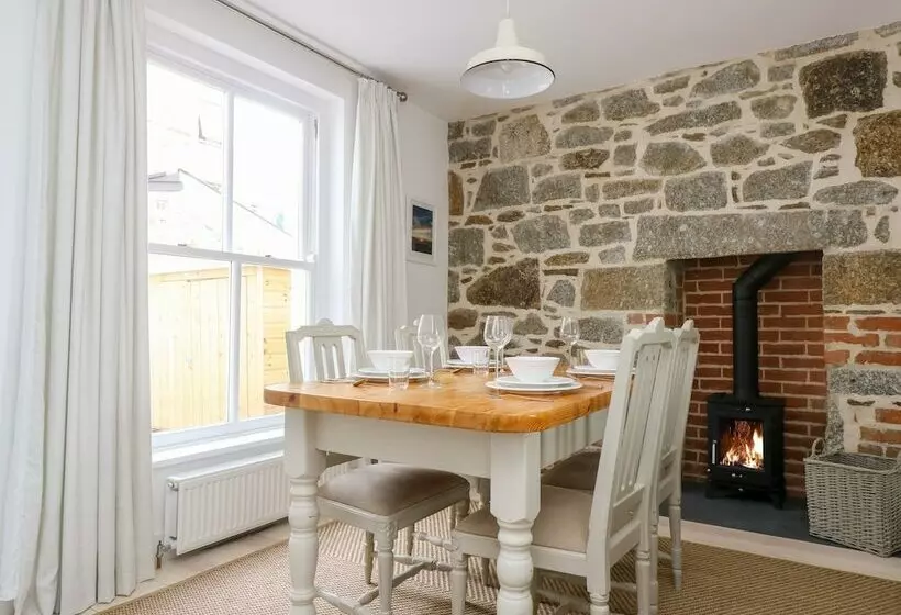 Alice Cottage