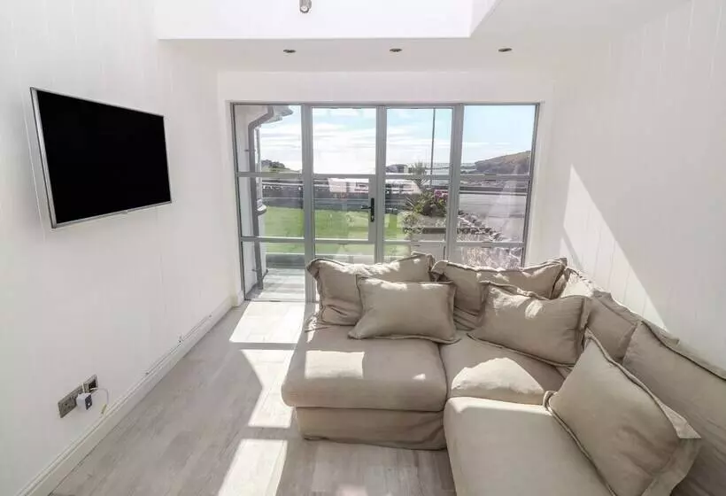 Angorfa   Trearddur Bay