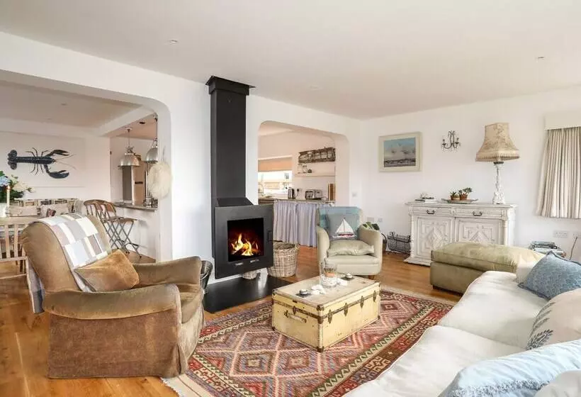 Angorfa   Trearddur Bay