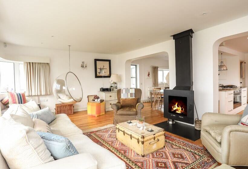 Angorfa   Trearddur Bay