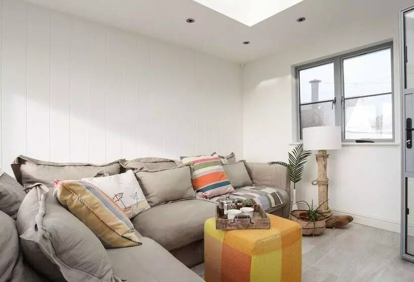 Angorfa   Trearddur Bay