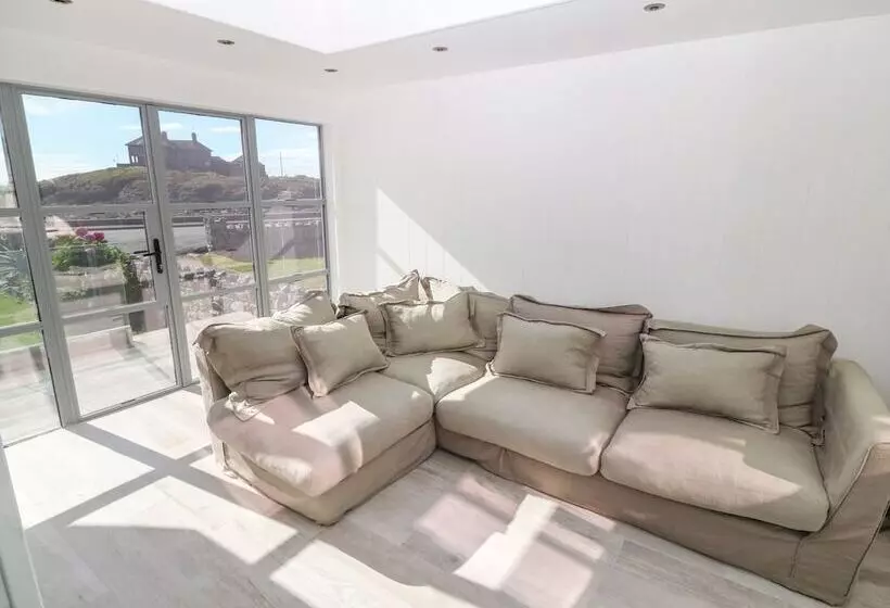 Angorfa   Trearddur Bay