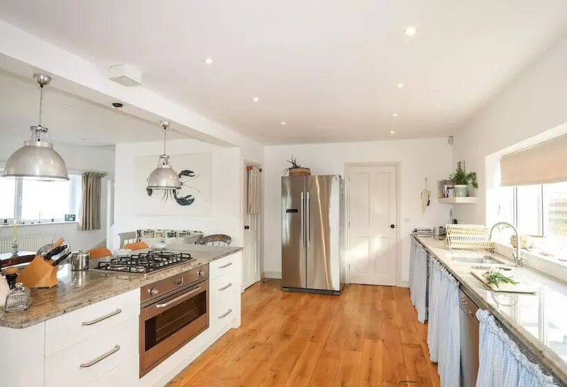 Angorfa   Trearddur Bay