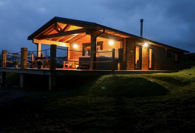 Bryn Eiddon Log Cabin