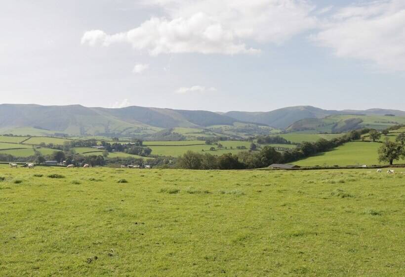 Bryn Eiddon Log Cabin