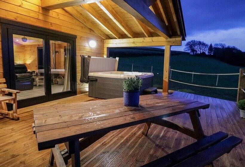 Bryn Eiddon Log Cabin