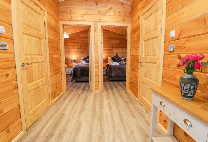 Bryn Eiddon Log Cabin