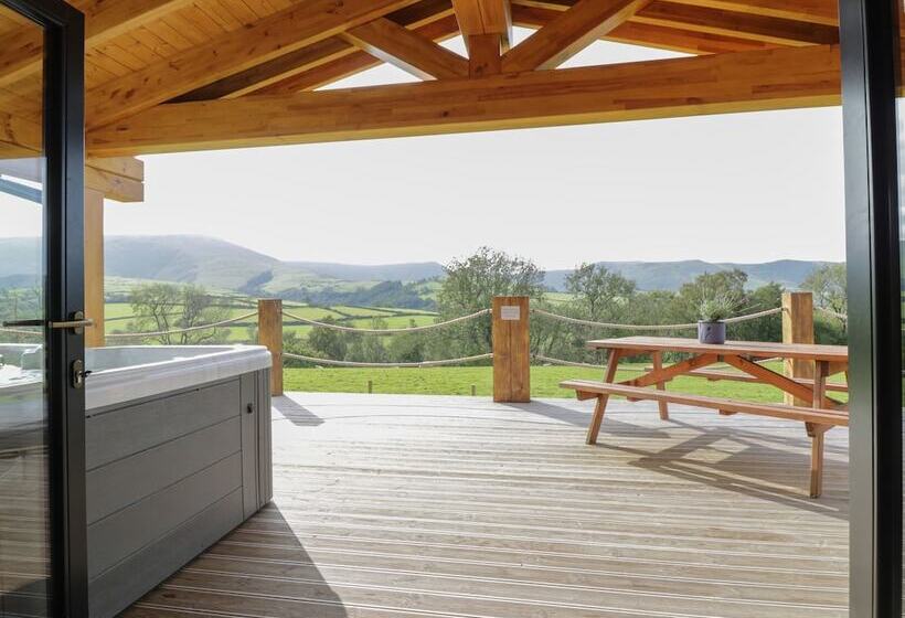 Bryn Eiddon Log Cabin