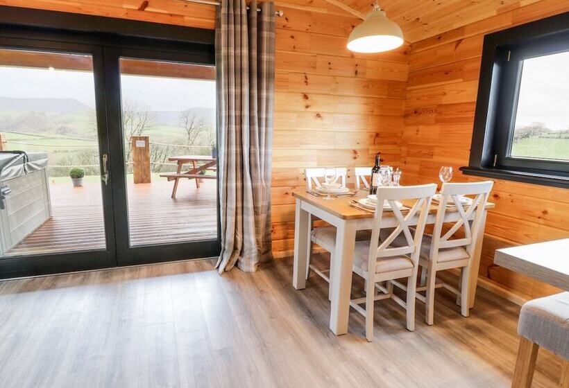 Bryn Eiddon Log Cabin