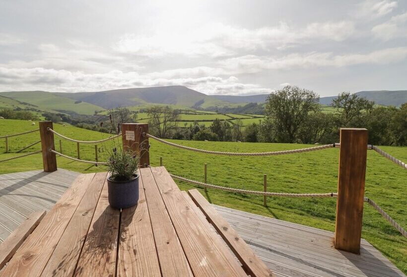 Bryn Eiddon Log Cabin