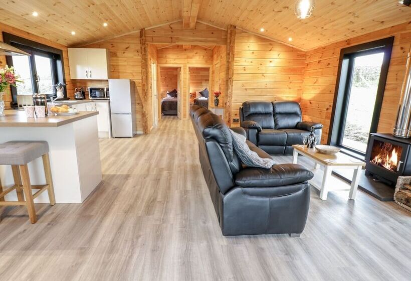 Bryn Eiddon Log Cabin