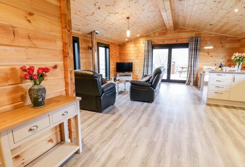 Bryn Eiddon Log Cabin