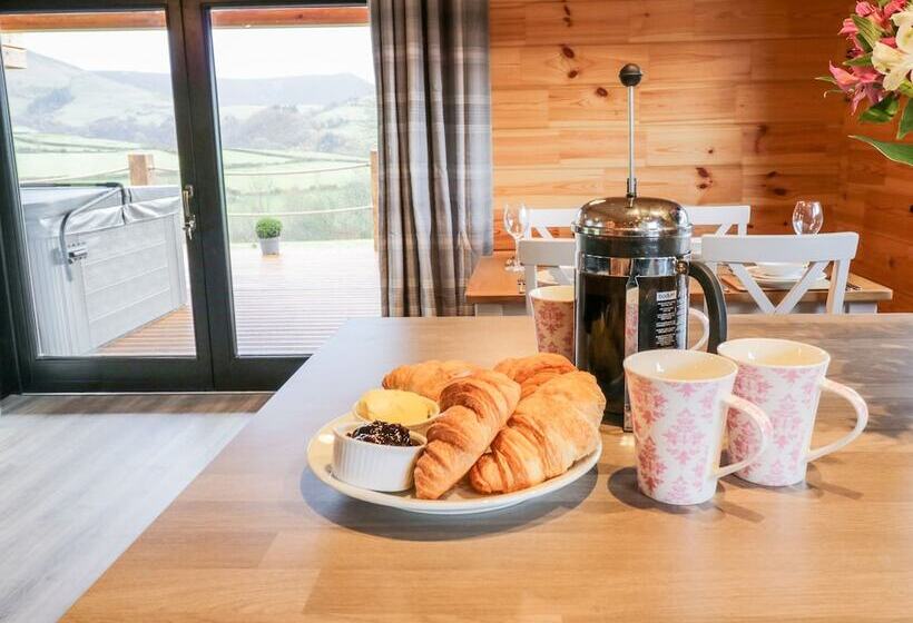 Bryn Eiddon Log Cabin