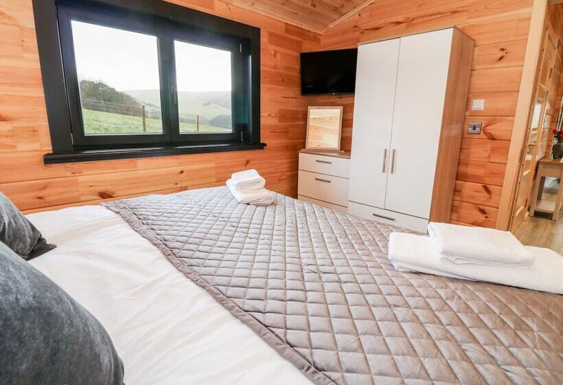 Bryn Eiddon Log Cabin