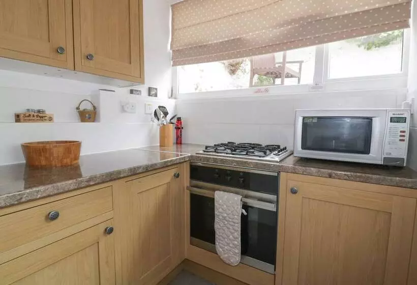 Lowena Cottage