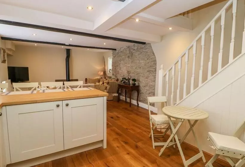 White Swan Cottage
